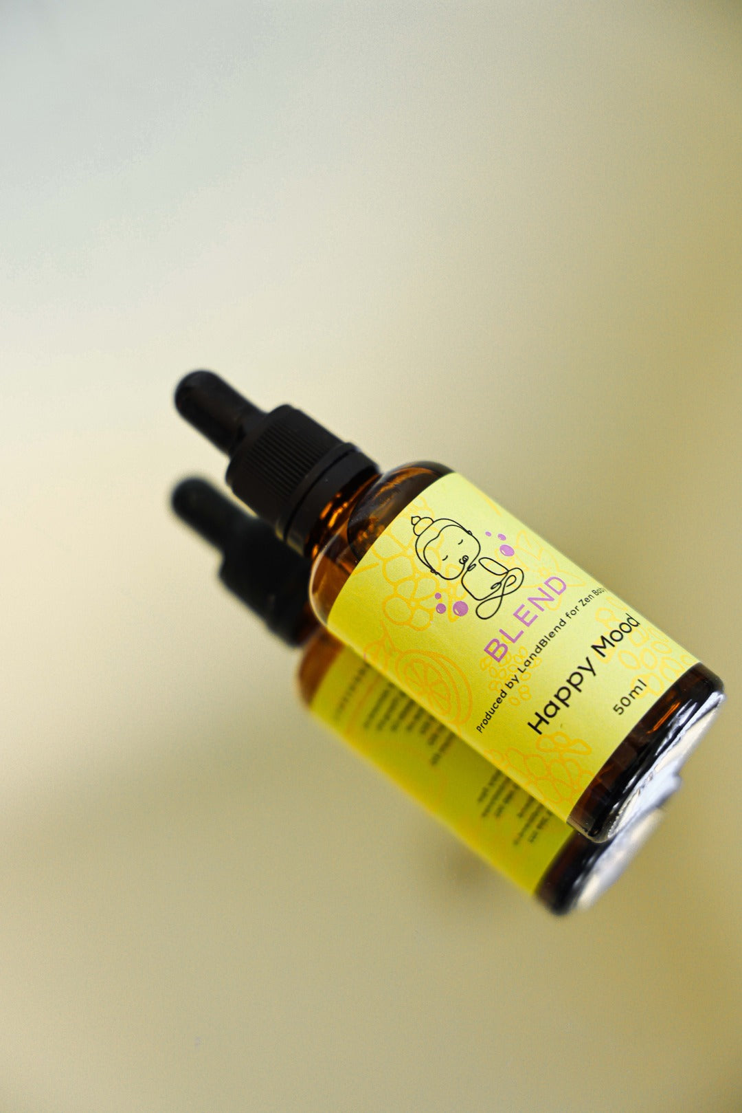 Happy Mood Blend: Sweet Almond oil + Sesame oil + Flaxseeds Oil+ Neroli EO + Ylang Ylang EO + Lemon EO + Geranium EO