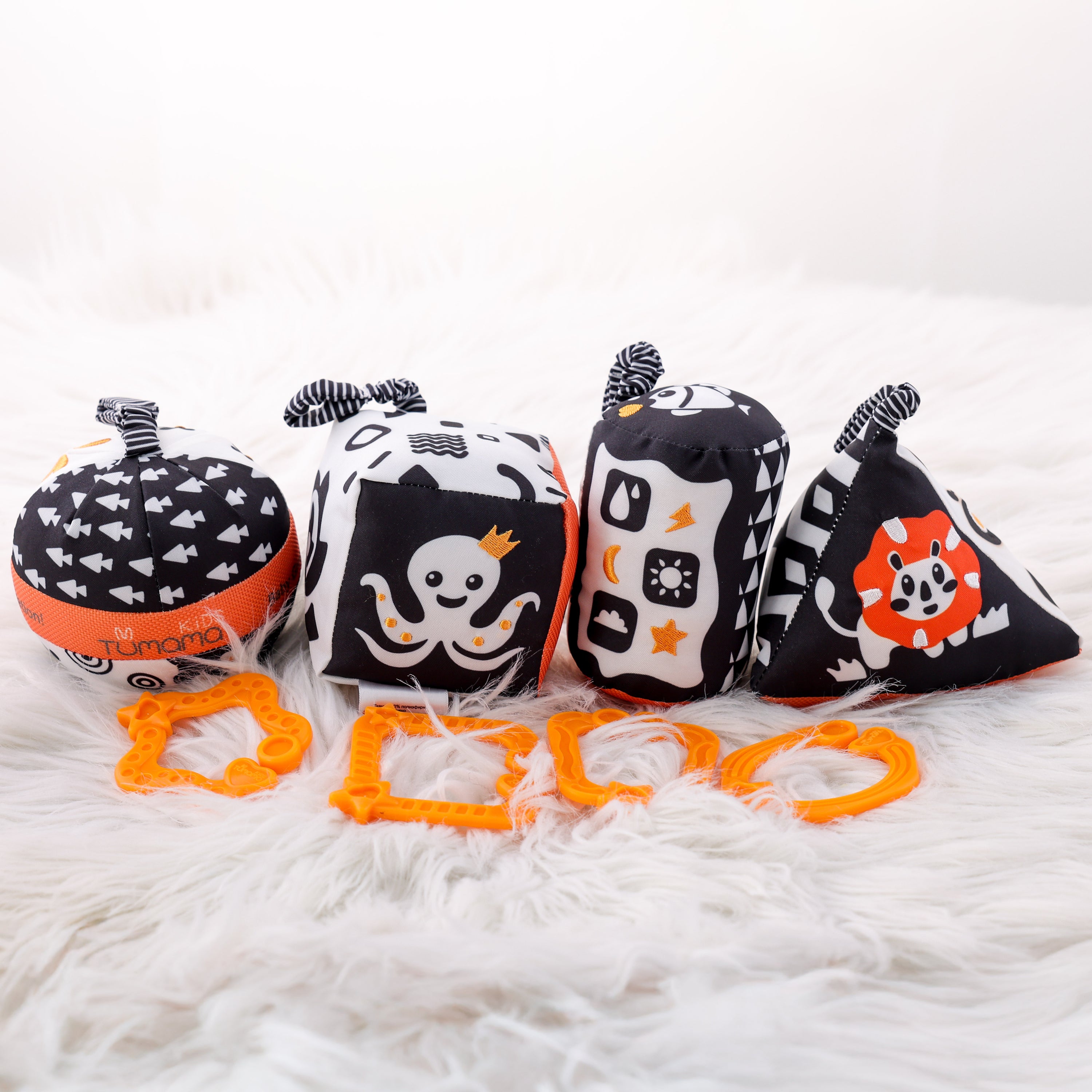 B&W geometric hanging rattle set