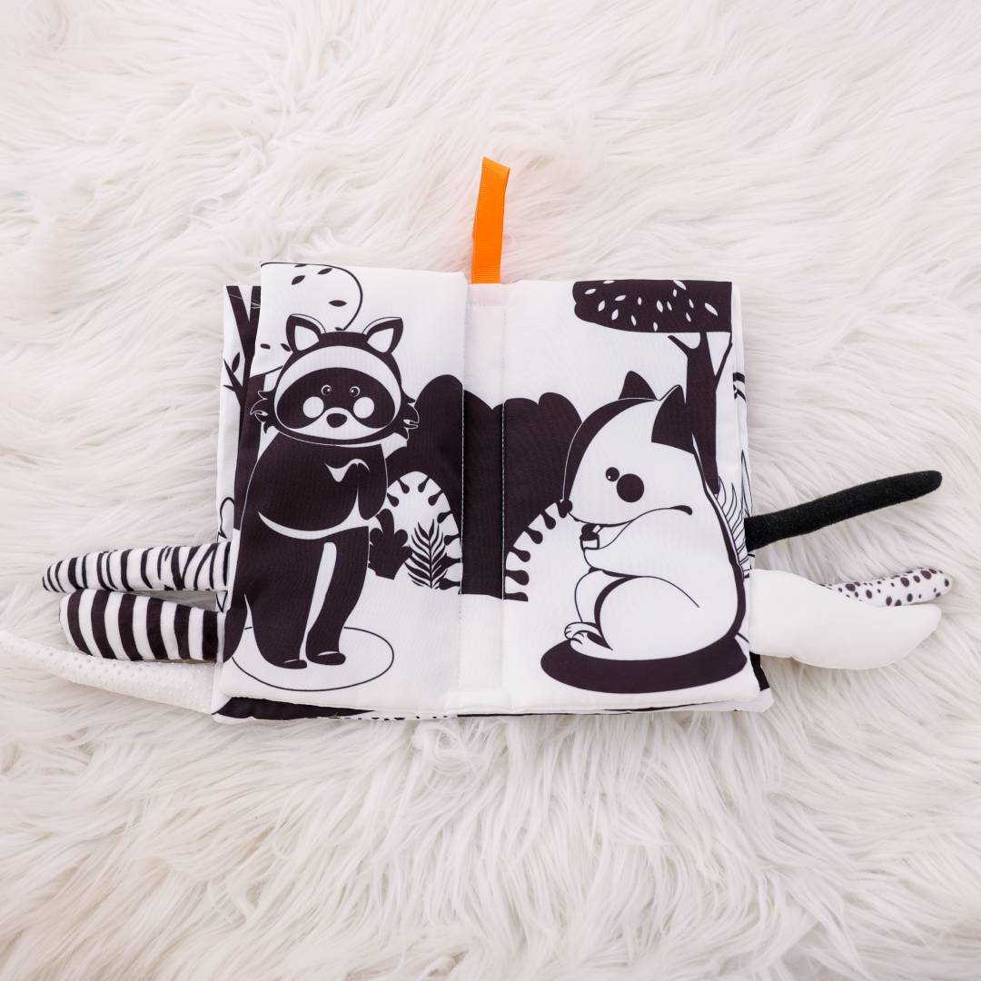 Tail cloth books ‐ black and white