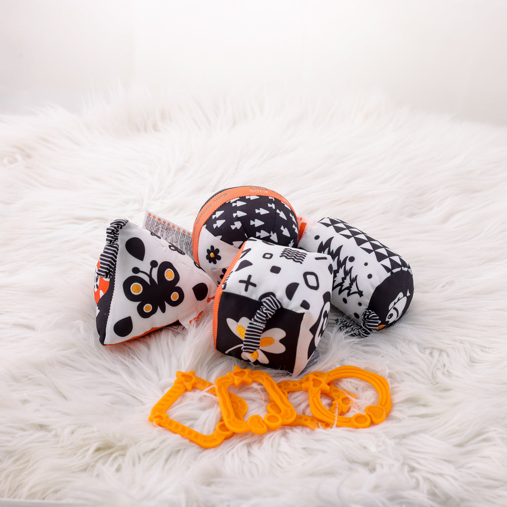 B&W geometric hanging rattle set