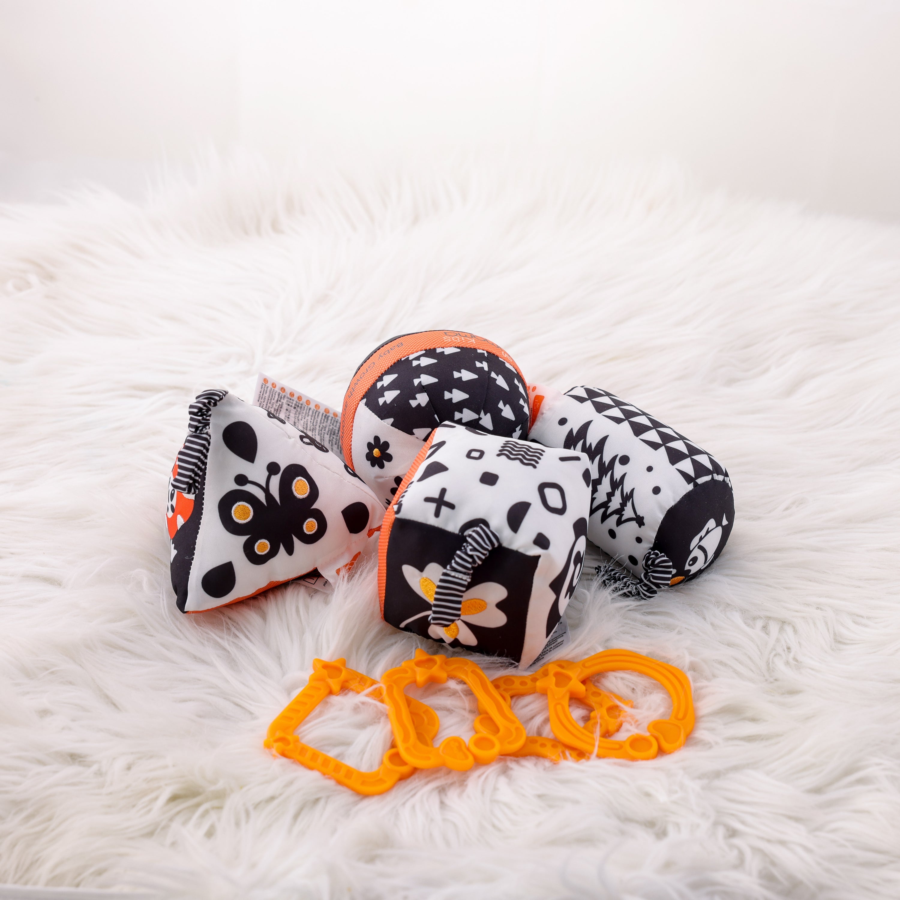 B&W geometric hanging rattle set